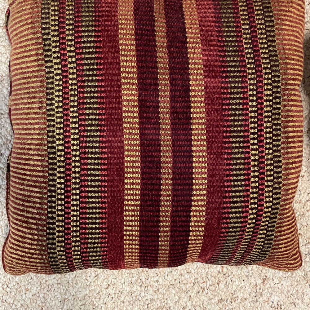 4 Accent Pillows in Warm Tones
